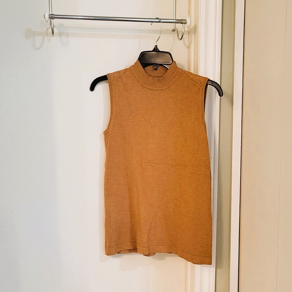 Lightweight knit Sleeveless Top
